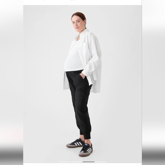 NWOT GAP Maternity Full Panel Joggers - Picture 2 of 11